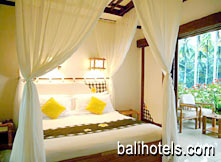 Candi Beach Cottage - standard room double bed