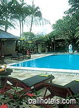 Cahaya Dewata Resort Hotel - deluxe room double bed